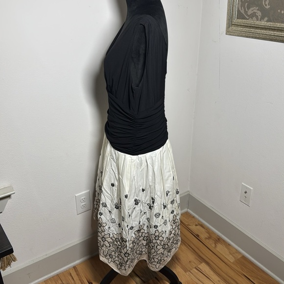 J.R. Notes by Carol Lin black ivory tan embroidered V cleavage full dress Sz 16 - Picture 3 of 9
